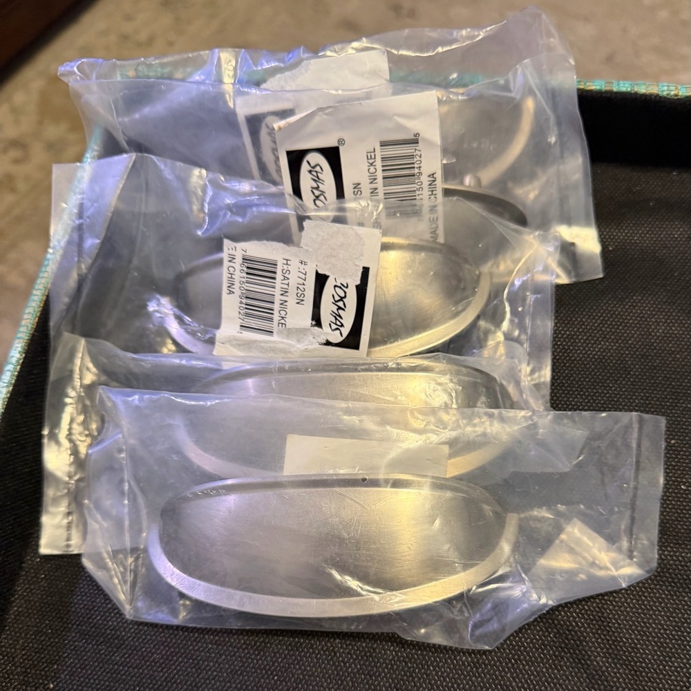Silver Oval Drawer Pulls(5)